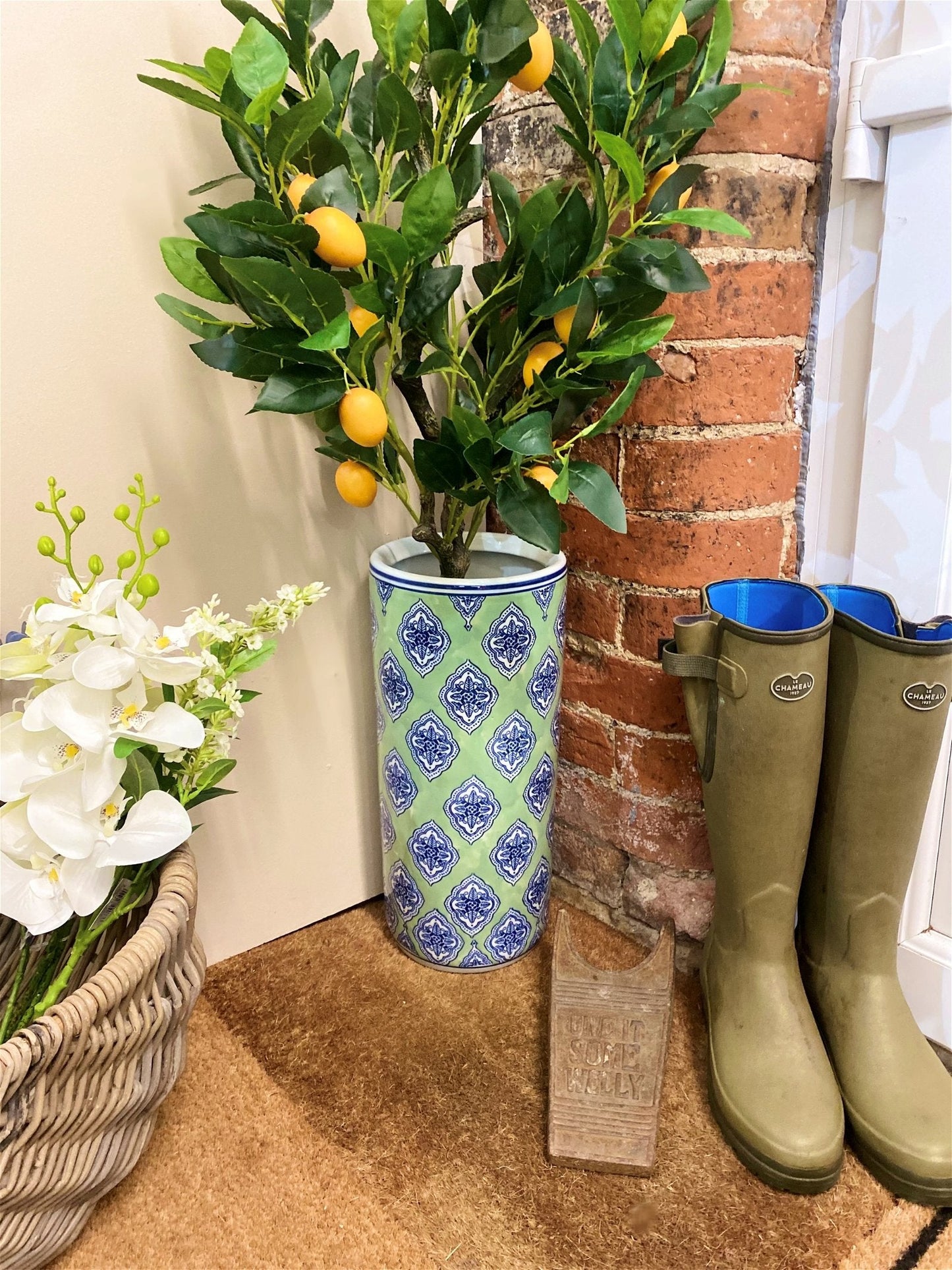 Green and White Diamond Print Umbrella Stand